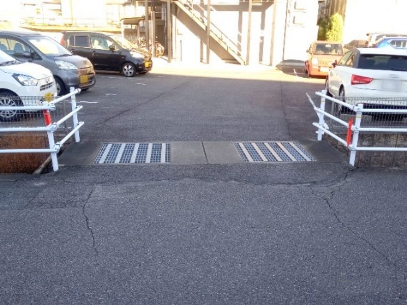 leopalace Yonezu Parking lot