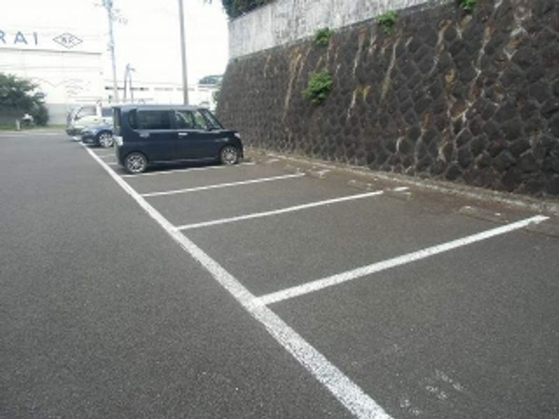レオパレスシーサイドフォレスト 駐車場
