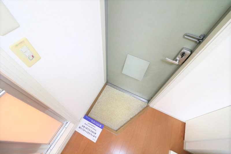 レオパレスナカイ　 玄関