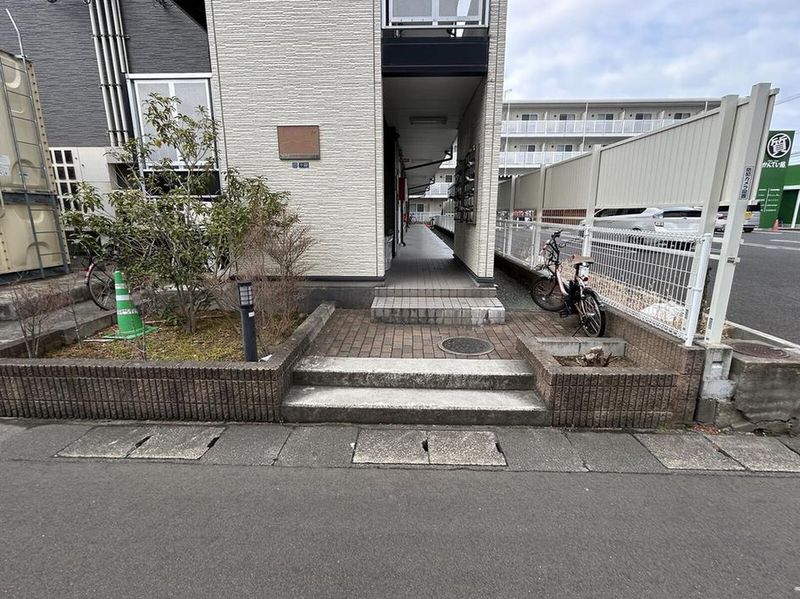 レオパレスりんぶん エントランス