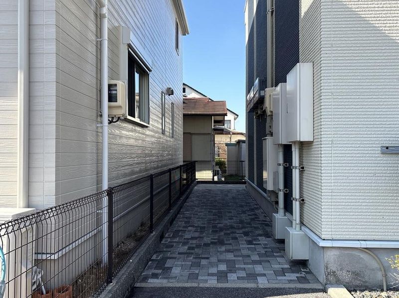 LEONEXT Road Sky Entrance