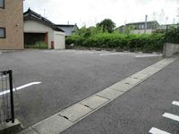 レオネクスト苅田 駐車場