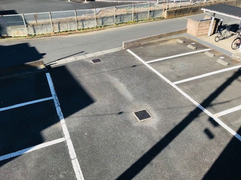 レオパレスグランチャ 駐車場