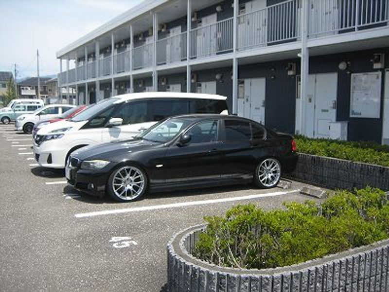 レオパレス南国２番館 駐車場