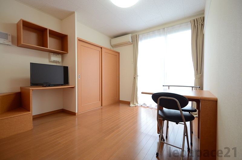 レオパレスＨＡＬ 居間
