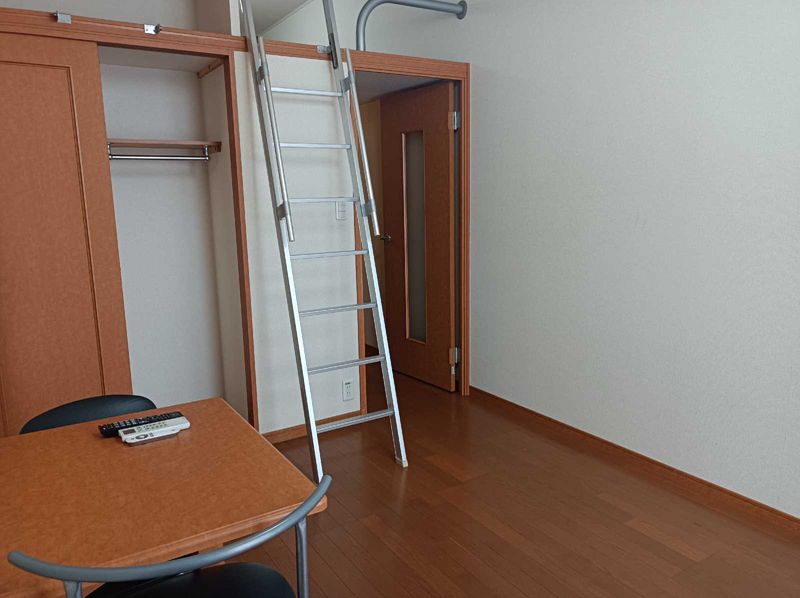 レオパレス紫原 居間