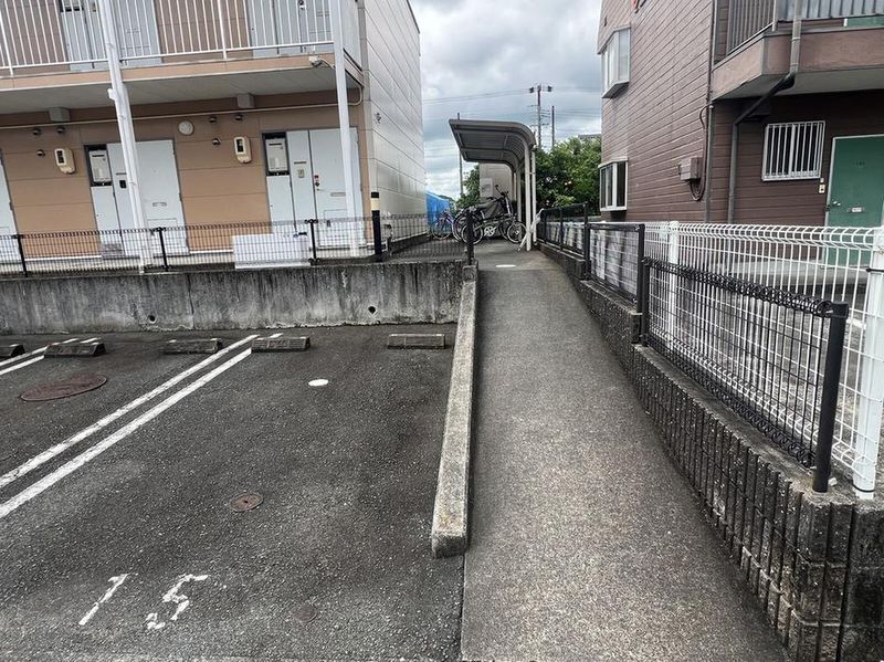 レオパレスプリティ葵 エントランス