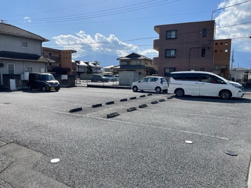 レオパレスクレベール 駐車場