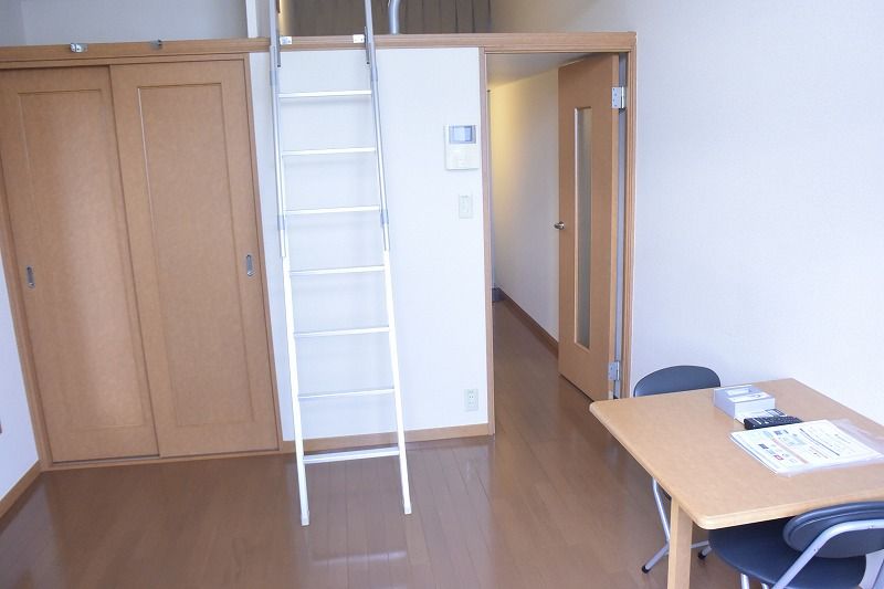 レオパレスみやび 居間