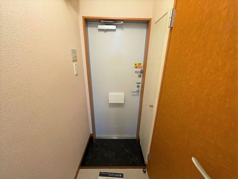 レオパレスエクシールⅡ 玄関