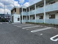 レオネクストカーサカメヤマ 駐車場