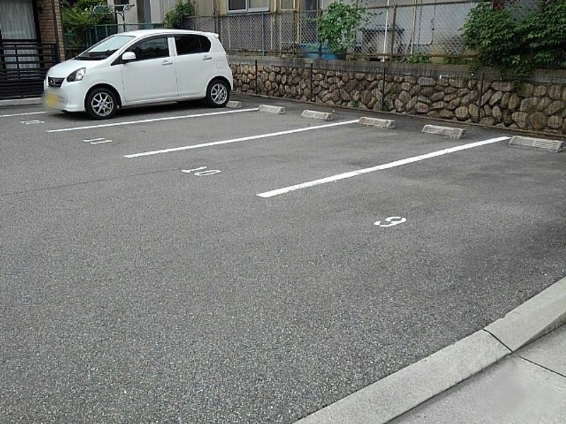 レオネクストうねの 駐車場