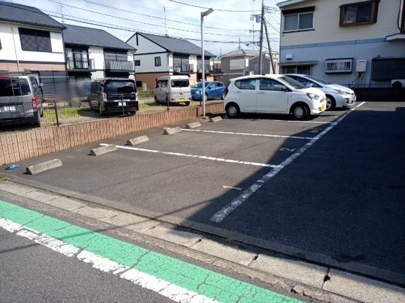 レオパレスメルベーユ泉 駐車場