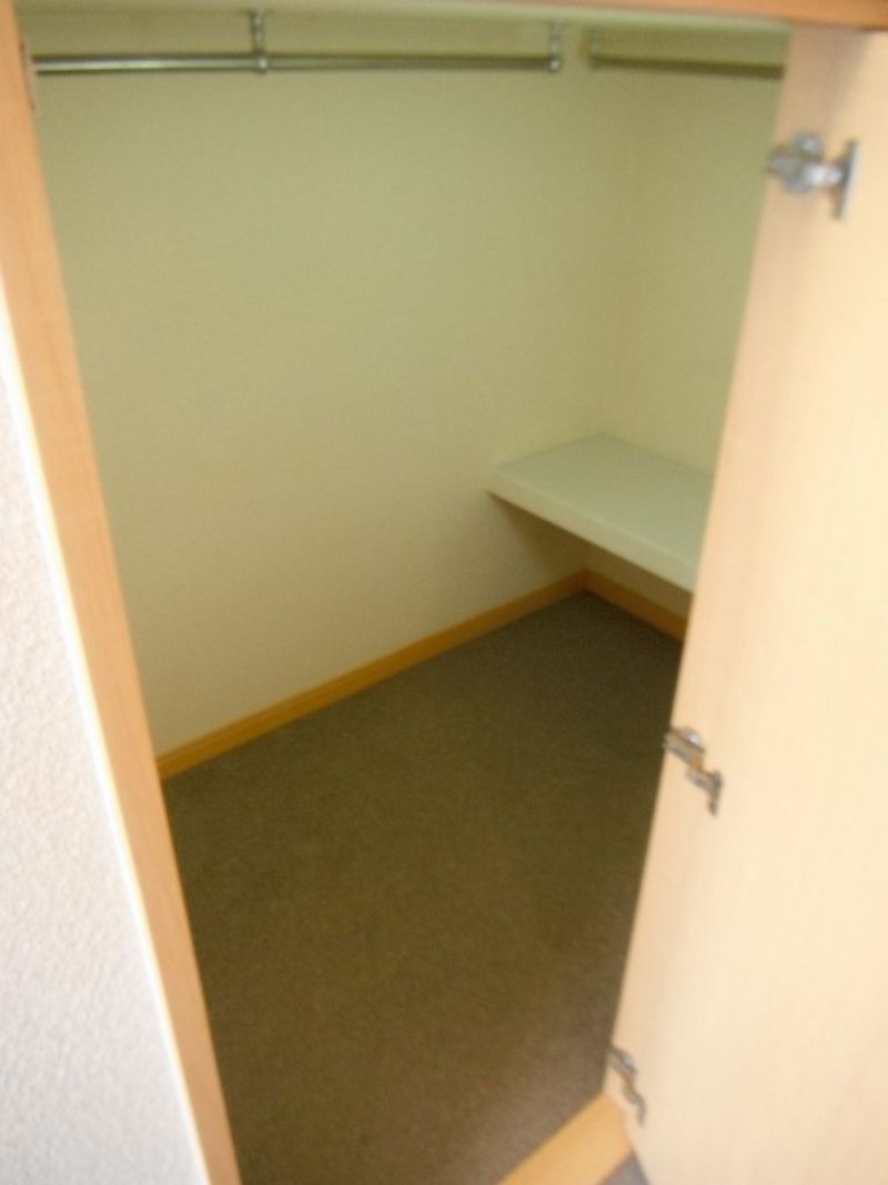 レオパレスメトロ六番町 収納
