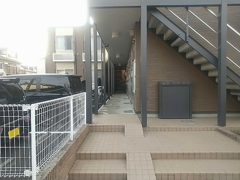 レオパレスカトレア エントランス