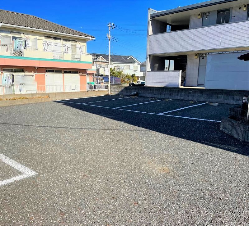 レオパレスシティーＤ 駐車場