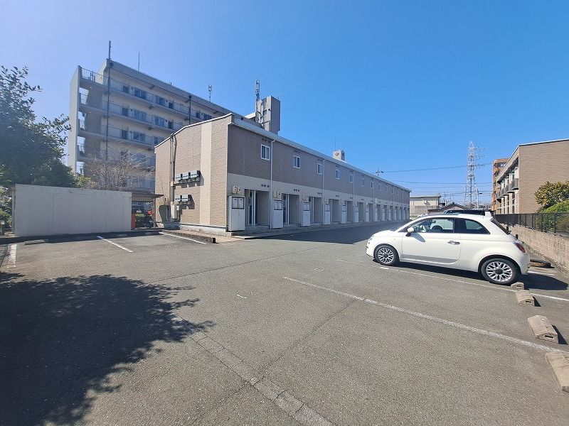レオパレスＨＯＰＥ２８ 駐車場