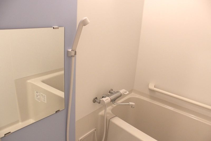 CLEINO KANAME Bathroom