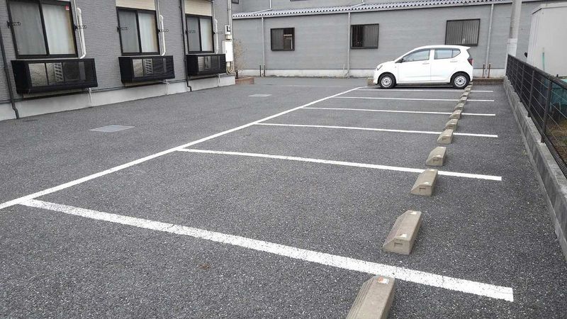 レオパレスくらや 駐車場