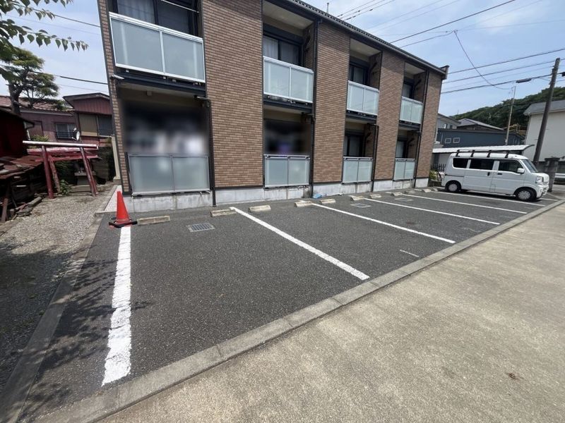 レオネクストクレールウィン 駐車場