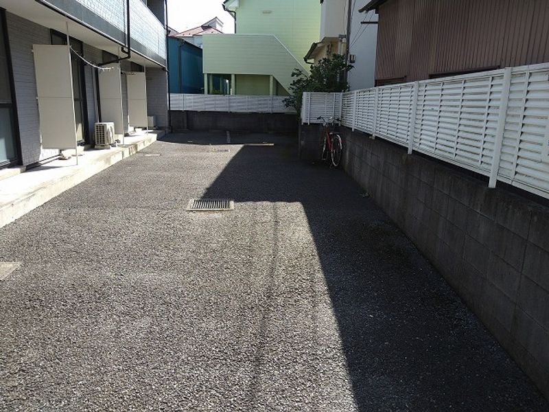 レオパレスルミエール 駐車場