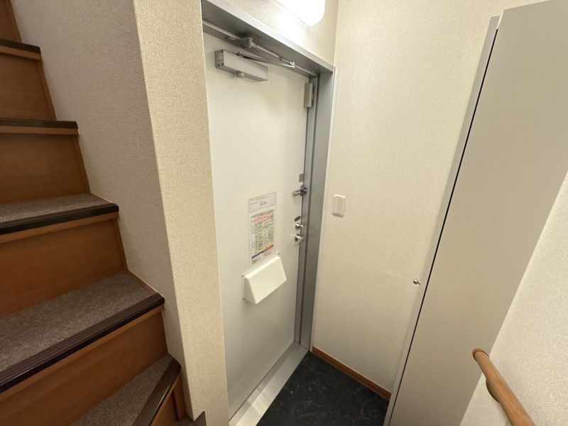 レオパレスレキア 玄関