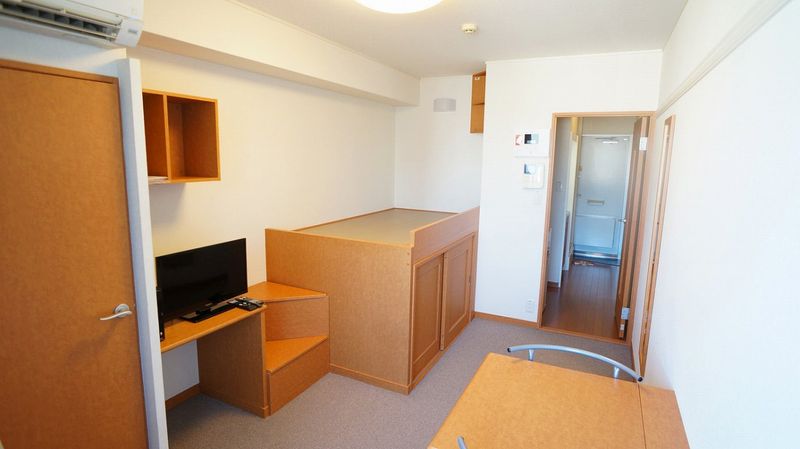 レオパレスノーサイド平田 居間