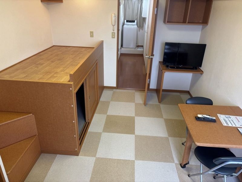 レオパレス宮代庭苑 居間