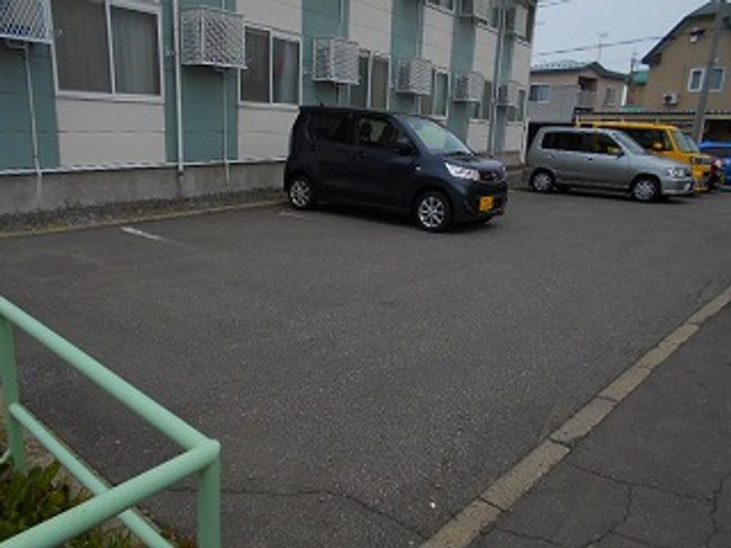 レオパレス岡部 駐車場