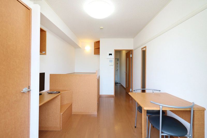レオパレスカルム長岡京 居間