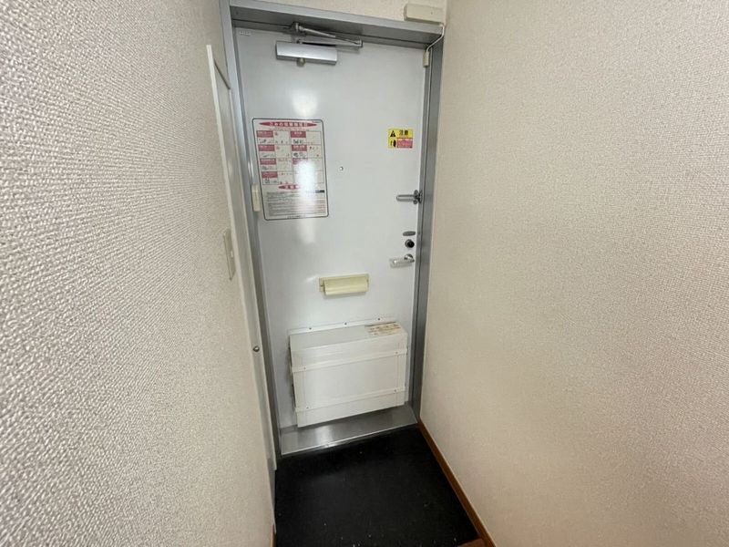 レオパレス岡 玄関