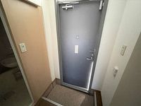 レオパレスフローラ 玄関