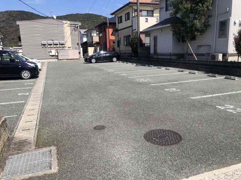 レオネクスト下代エスティⅡ 駐車場