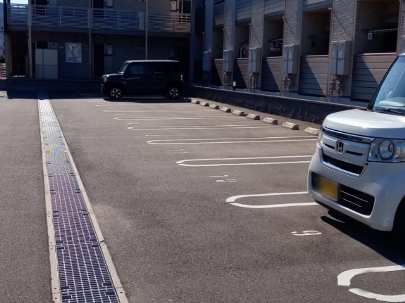 クレイノＦＬＯＲＡ　宇美 駐車場