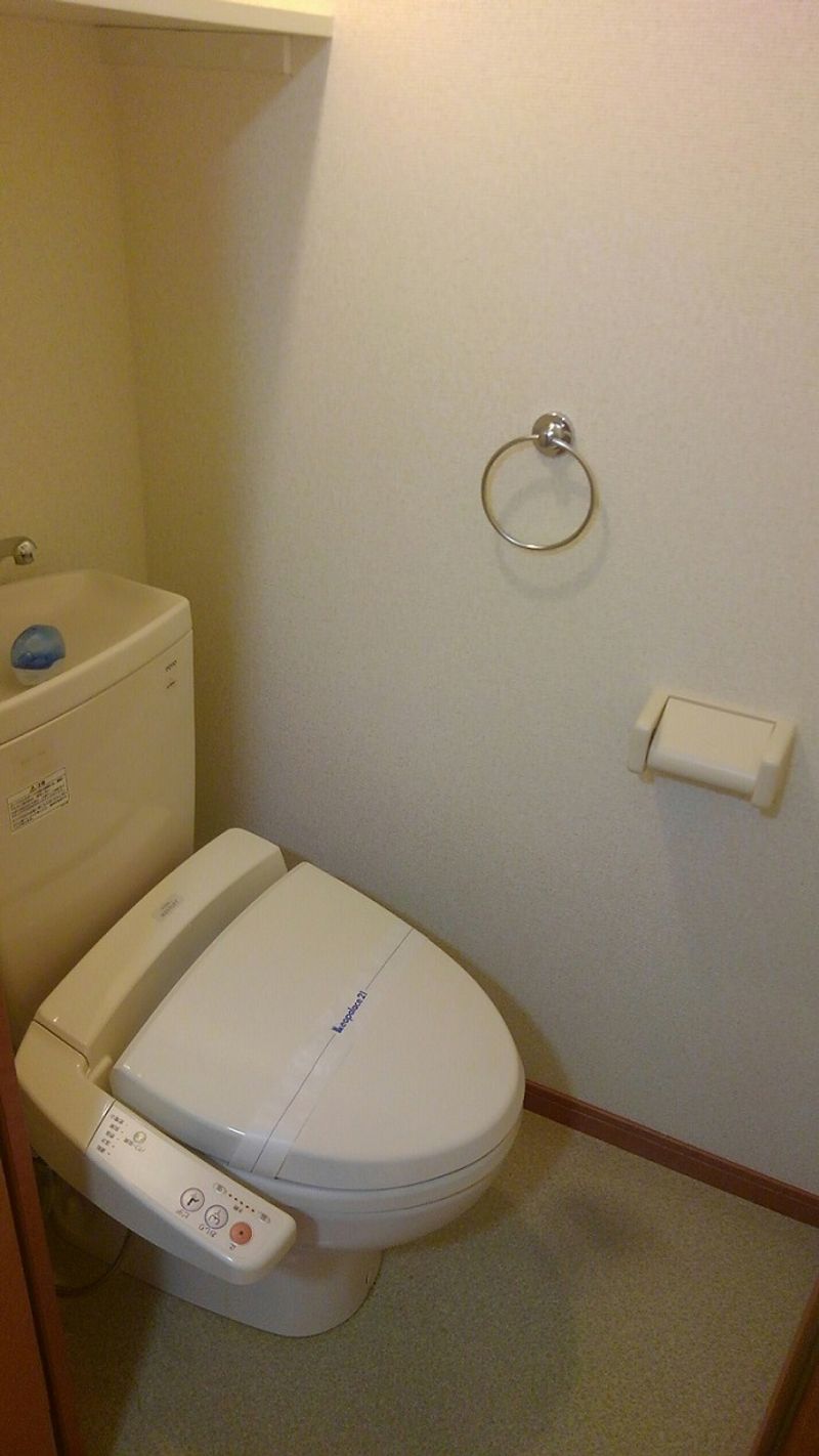 レオパレスコリーヌ トイレ