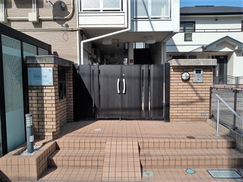 レオパレスブリロ上戸田 エントランス