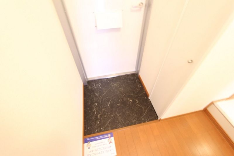 レオパレススクエア 玄関