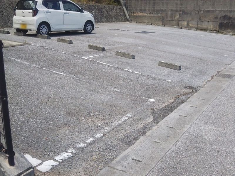 レオパレスかりゆし 駐車場