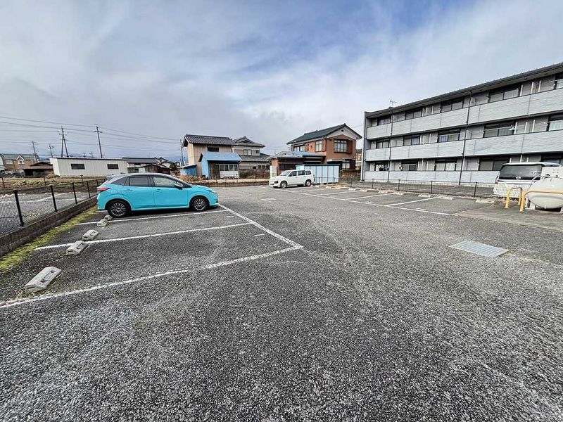 レオパレスサニーふじ 駐車場