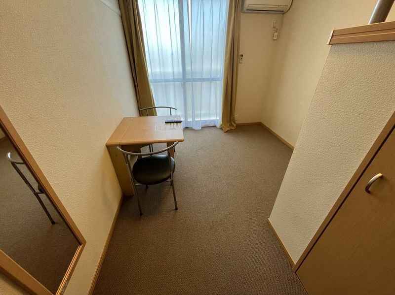 レオパレス雄新ひまわり 居間