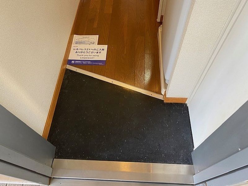 レオパレスＥフレックス 玄関
