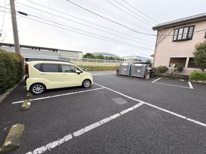 レオパレスキャンサーⅡ 駐車場
