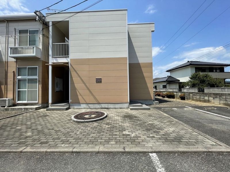 レオパレスラ　ペンナ エントランス