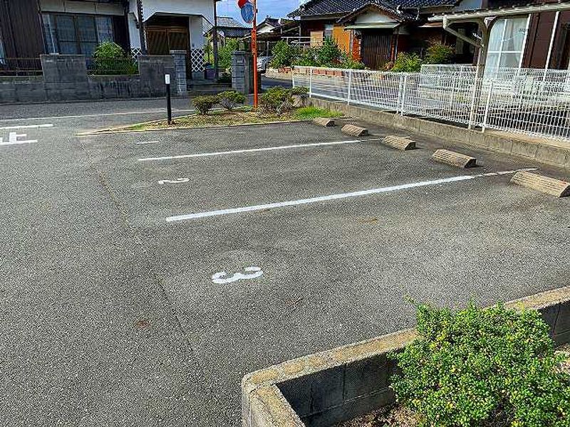 レオパレスメルベーユ 駐車場
