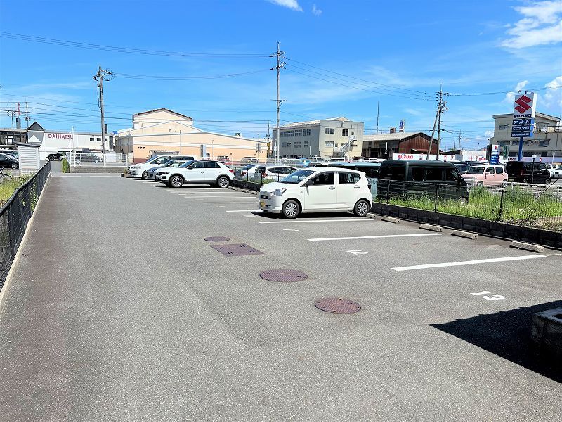 レオパレスビオラ 駐車場