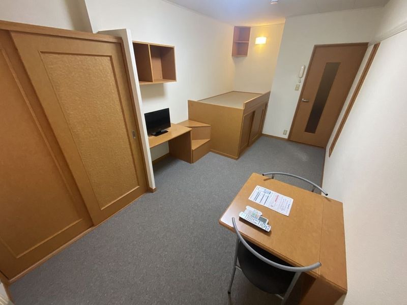 レオパレス西城 居間