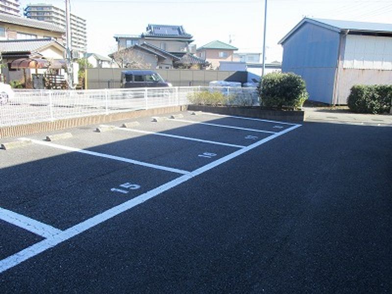 レオパレスラ　ルーチェⅡ 駐車場
