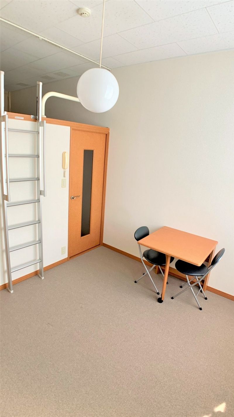 レオパレスプリーマ 居間