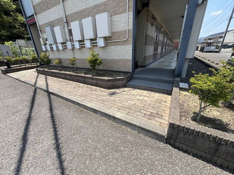 レオパレス涼風爽 エントランス