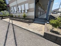 レオパレス涼風爽 エントランス